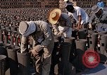 Standbild Thailändische Arbeiter sauber hinteren Abschnitte der M 117 Allgemeine Bomben U-Tapao Royal Thai Air Force Base Thailand, 1969, aus Sekunde 53 historischem Filmmaterial Videoclip 65675039070