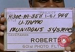 Standbild Thailändische Arbeiter Tag m 117 general purpose bomb Gehäuse U-Tapao Royal Thai Air Force Base Thailand, 1969, aus Sekunde 5 historischem Filmmaterial Videoclip 65675039071