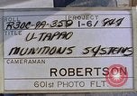 Standbild Munition handler Sicherungen einbauen in M 117 Allgemeine Bomben U-Tapao Royal Thai Air Force Base Thailand, 1969, aus Sekunde 5 historischem Filmmaterial Videoclip 65675039072