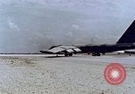 Standbild Boeing B-52D Flugzeuge bei U-Tapao Royal Thai Air Force Base Thailand, 1969, aus Sekunde 60 historischem Filmmaterial Videoclip 65675039073