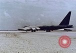 Standbild Boeing B-52D Flugzeuge bei U-Tapao Royal Thai Air Force Base Thailand, 1969, aus Sekunde 61 historischem Filmmaterial Videoclip 65675039073