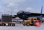Standbild Mk 82 Bomben U-Tapao Royal Thai Air Force Base Thailand, 1969, aus Sekunde 34 historischem Filmmaterial Videoclip 65675039075