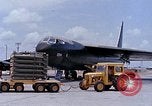 Standbild Mk 82 Bomben U-Tapao Royal Thai Air Force Base Thailand, 1969, aus Sekunde 36 historischem Filmmaterial Videoclip 65675039075