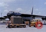 Standbild Mk 82 Bomben U-Tapao Royal Thai Air Force Base Thailand, 1969, aus Sekunde 39 historischem Filmmaterial Videoclip 65675039075