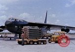 Standbild Mk 82 Bomben U-Tapao Royal Thai Air Force Base Thailand, 1969, aus Sekunde 41 historischem Filmmaterial Videoclip 65675039075