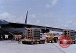 Standbild Mk 82 Bomben U-Tapao Royal Thai Air Force Base Thailand, 1969, aus Sekunde 46 historischem Filmmaterial Videoclip 65675039075