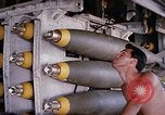 Standbild Flieger Bombe in der Nähe der Bucht von B-52-Bomber D Thailand, 1969, aus Sekunde 6 historischem Filmmaterial Videoclip 65675039076