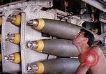 Standbild Flieger Bombe in der Nähe der Bucht von B-52-Bomber D Thailand, 1969, aus Sekunde 7 historischem Filmmaterial Videoclip 65675039076