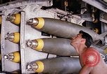 Standbild Flieger Bombe in der Nähe der Bucht von B-52-Bomber D Thailand, 1969, aus Sekunde 8 historischem Filmmaterial Videoclip 65675039076