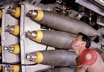 Standbild Flieger Bombe in der Nähe der Bucht von B-52-Bomber D Thailand, 1969, aus Sekunde 19 historischem Filmmaterial Videoclip 65675039076