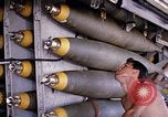 Standbild Flieger Bombe in der Nähe der Bucht von B-52-Bomber D Thailand, 1969, aus Sekunde 50 historischem Filmmaterial Videoclip 65675039076