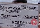 Standbild Thailändische Arbeiter verwendet Schraubenschlüssel an der Bombe fuze Brunnen U-Tapao Royal Thai Air Force Base Thailand, 1969, aus Sekunde 7 historischem Filmmaterial Videoclip 65675039077