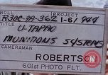 Standbild Thailändische Arbeiter verwendet Schraubenschlüssel an der Bombe fuze Brunnen U-Tapao Royal Thai Air Force Base Thailand, 1969, aus Sekunde 9 historischem Filmmaterial Videoclip 65675039077