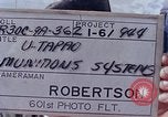 Standbild Thailändische Arbeiter verwendet Schraubenschlüssel an der Bombe fuze Brunnen U-Tapao Royal Thai Air Force Base Thailand, 1969, aus Sekunde 13 historischem Filmmaterial Videoclip 65675039077