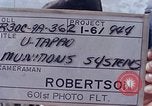 Standbild Thailändische Arbeiter verwendet Schraubenschlüssel an der Bombe fuze Brunnen U-Tapao Royal Thai Air Force Base Thailand, 1969, aus Sekunde 15 historischem Filmmaterial Videoclip 65675039077