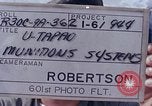 Standbild Thailändische Arbeiter verwendet Schraubenschlüssel an der Bombe fuze Brunnen U-Tapao Royal Thai Air Force Base Thailand, 1969, aus Sekunde 16 historischem Filmmaterial Videoclip 65675039077