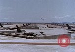 Immagine di Funzionamento luce di arco U Tapao-Royal Thai Air Force Base della Thailandia, 1969, secondo 57 filmato di repertorio 65675039082