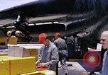 Immagine di Bombardiere B-52 equipaggio U Tapao-Royal Thai Air Force Base della Thailandia, 1969, secondo 60 filmato di repertorio 65675039085