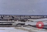 Immagine di B-62 bombardieri in revetments U Tapao-Royal Thai Air Force Base della Thailandia, 1969, secondo 3 filmato di repertorio 65675039086