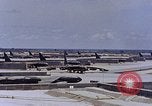 Immagine di B-62 bombardieri in revetments U Tapao-Royal Thai Air Force Base della Thailandia, 1969, secondo 4 filmato di repertorio 65675039086