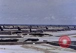 Immagine di B-62 bombardieri in revetments U Tapao-Royal Thai Air Force Base della Thailandia, 1969, secondo 6 filmato di repertorio 65675039086