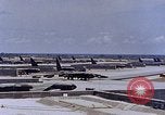 Immagine di B-62 bombardieri in revetments U Tapao-Royal Thai Air Force Base della Thailandia, 1969, secondo 8 filmato di repertorio 65675039086