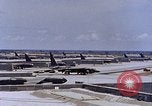 Immagine di B-62 bombardieri in revetments U Tapao-Royal Thai Air Force Base della Thailandia, 1969, secondo 12 filmato di repertorio 65675039086