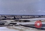 Immagine di B-62 bombardieri in revetments U Tapao-Royal Thai Air Force Base della Thailandia, 1969, secondo 17 filmato di repertorio 65675039086