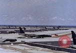 Immagine di B-62 bombardieri in revetments U Tapao-Royal Thai Air Force Base della Thailandia, 1969, secondo 24 filmato di repertorio 65675039086