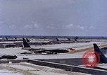 Immagine di B-62 bombardieri in revetments U Tapao-Royal Thai Air Force Base della Thailandia, 1969, secondo 25 filmato di repertorio 65675039086