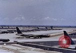 Immagine di B-62 bombardieri in revetments U Tapao-Royal Thai Air Force Base della Thailandia, 1969, secondo 27 filmato di repertorio 65675039086