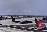 Immagine di B-62 bombardieri in revetments U Tapao-Royal Thai Air Force Base della Thailandia, 1969, secondo 32 filmato di repertorio 65675039086