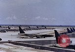 Immagine di B-62 bombardieri in revetments U Tapao-Royal Thai Air Force Base della Thailandia, 1969, secondo 33 filmato di repertorio 65675039086
