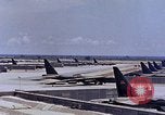Immagine di B-62 bombardieri in revetments U Tapao-Royal Thai Air Force Base della Thailandia, 1969, secondo 35 filmato di repertorio 65675039086