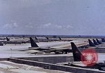 Immagine di B-62 bombardieri in revetments U Tapao-Royal Thai Air Force Base della Thailandia, 1969, secondo 36 filmato di repertorio 65675039086