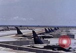 Immagine di B-62 bombardieri in revetments U Tapao-Royal Thai Air Force Base della Thailandia, 1969, secondo 42 filmato di repertorio 65675039086