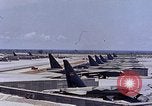 Immagine di B-62 bombardieri in revetments U Tapao-Royal Thai Air Force Base della Thailandia, 1969, secondo 46 filmato di repertorio 65675039086