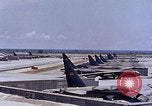 Immagine di B-62 bombardieri in revetments U Tapao-Royal Thai Air Force Base della Thailandia, 1969, secondo 49 filmato di repertorio 65675039086