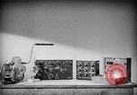 Immagine di Signal Corps Radio 694 SCR United States USA, 1944, secondo 53 filmato di repertorio 65675039093
