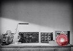 Immagine di Signal Corps Radio 694 SCR United States USA, 1944, secondo 55 filmato di repertorio 65675039093