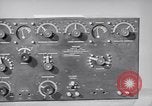 Immagine di Signal Corps Radio 694 SCR United States USA, 1944, secondo 57 filmato di repertorio 65675039093