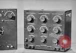 Immagine di Signal Corps Radio 694 SCR United States USA, 1944, secondo 61 filmato di repertorio 65675039093