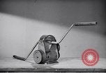 Immagine di Signal Corps Radio 694 SCR United States USA, 1944, secondo 62 filmato di repertorio 65675039093
