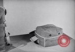 Immagine di Signal Corps Radio 694 SCR United States USA, 1944, secondo 9 filmato di repertorio 65675039094