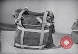 Immagine di Signal Corps Radio 694 SCR United States USA, 1944, secondo 15 filmato di repertorio 65675039094
