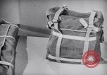 Immagine di Signal Corps Radio 694 SCR United States USA, 1944, secondo 16 filmato di repertorio 65675039094