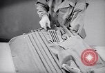 Immagine di Signal Corps Radio 694 SCR United States USA, 1944, secondo 34 filmato di repertorio 65675039094