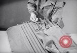 Immagine di Signal Corps Radio 694 SCR United States USA, 1944, secondo 36 filmato di repertorio 65675039094
