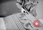 Immagine di Signal Corps Radio 694 SCR United States USA, 1944, secondo 40 filmato di repertorio 65675039094