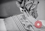 Immagine di Signal Corps Radio 694 SCR United States USA, 1944, secondo 43 filmato di repertorio 65675039094